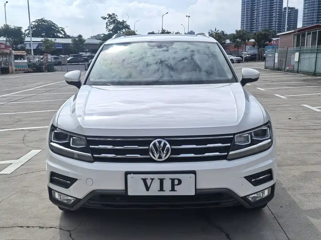 Volkswagen Tiguan L — фото 3