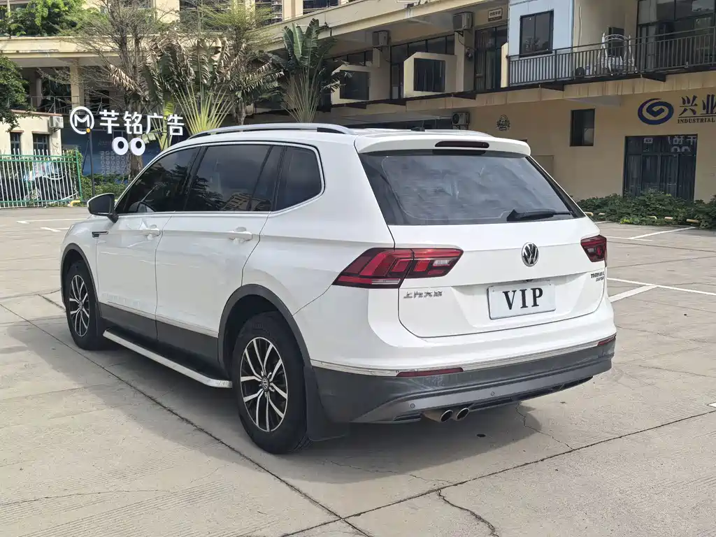 Volkswagen Tiguan L — фото 5