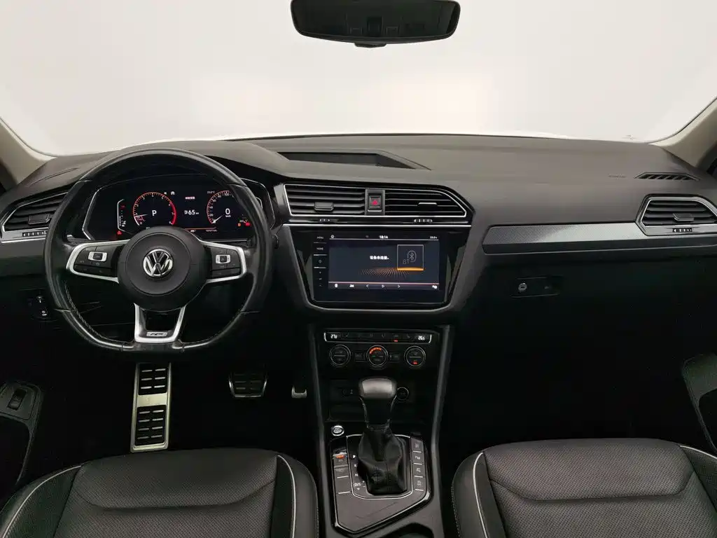 Volkswagen Tiguan L — фото 5