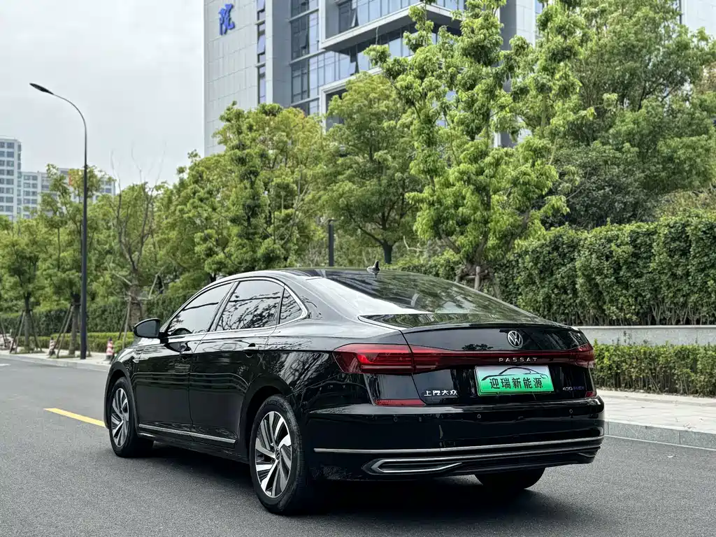 Volkswagen Passat PHEV — фото 2