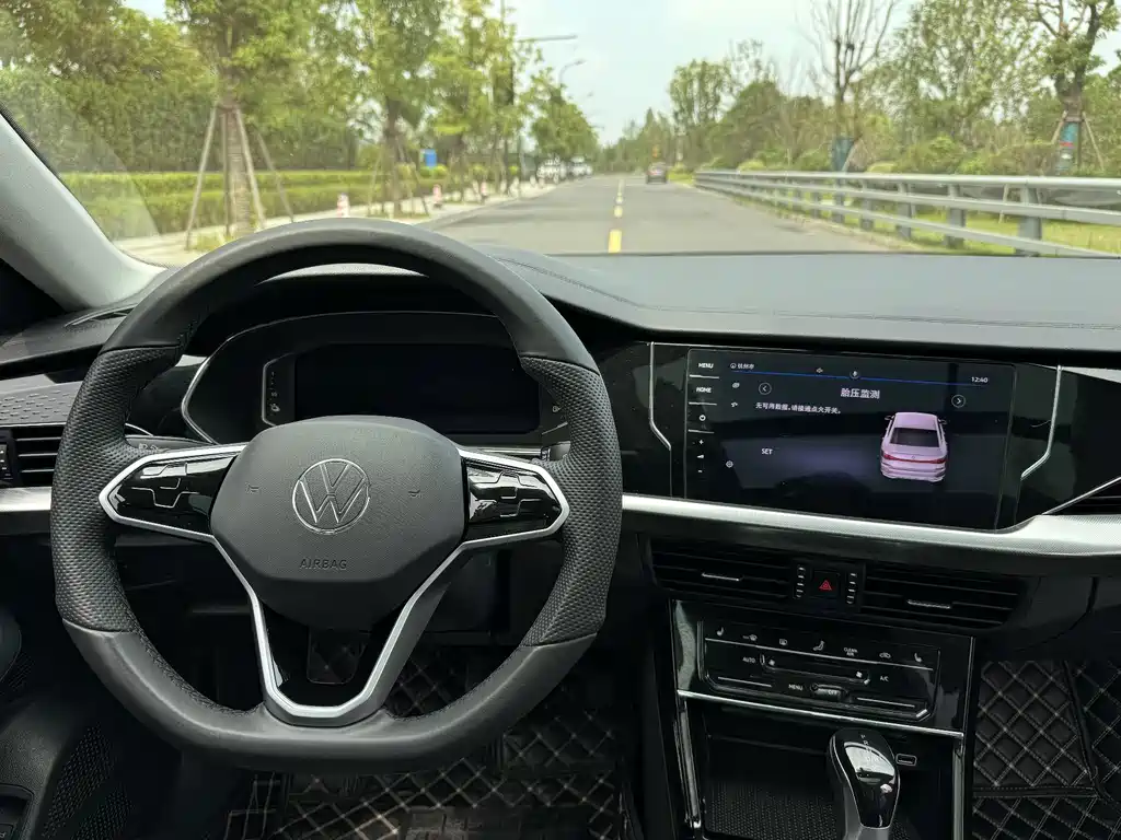 Volkswagen Passat PHEV — фото 14
