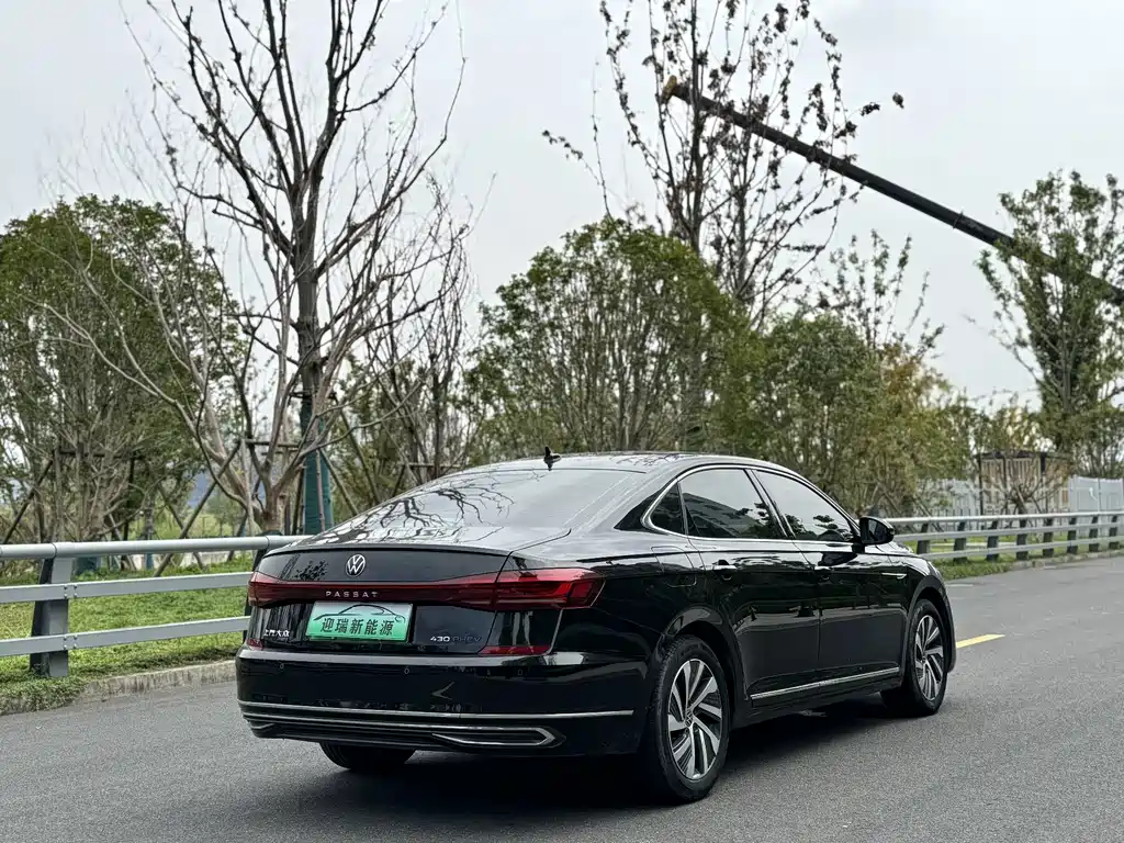 Volkswagen Passat PHEV — фото 5