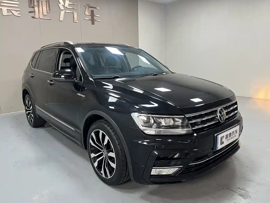 Volkswagen Tiguan L — фото 3
