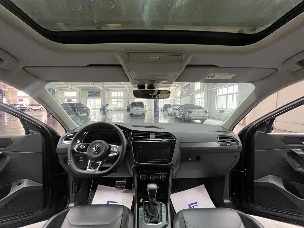 Volkswagen Tiguan L — фото 8