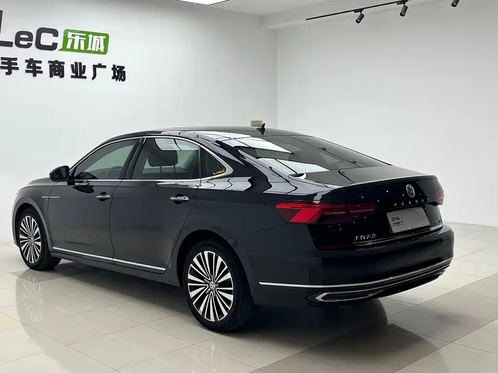 Volkswagen Passat — фото 8