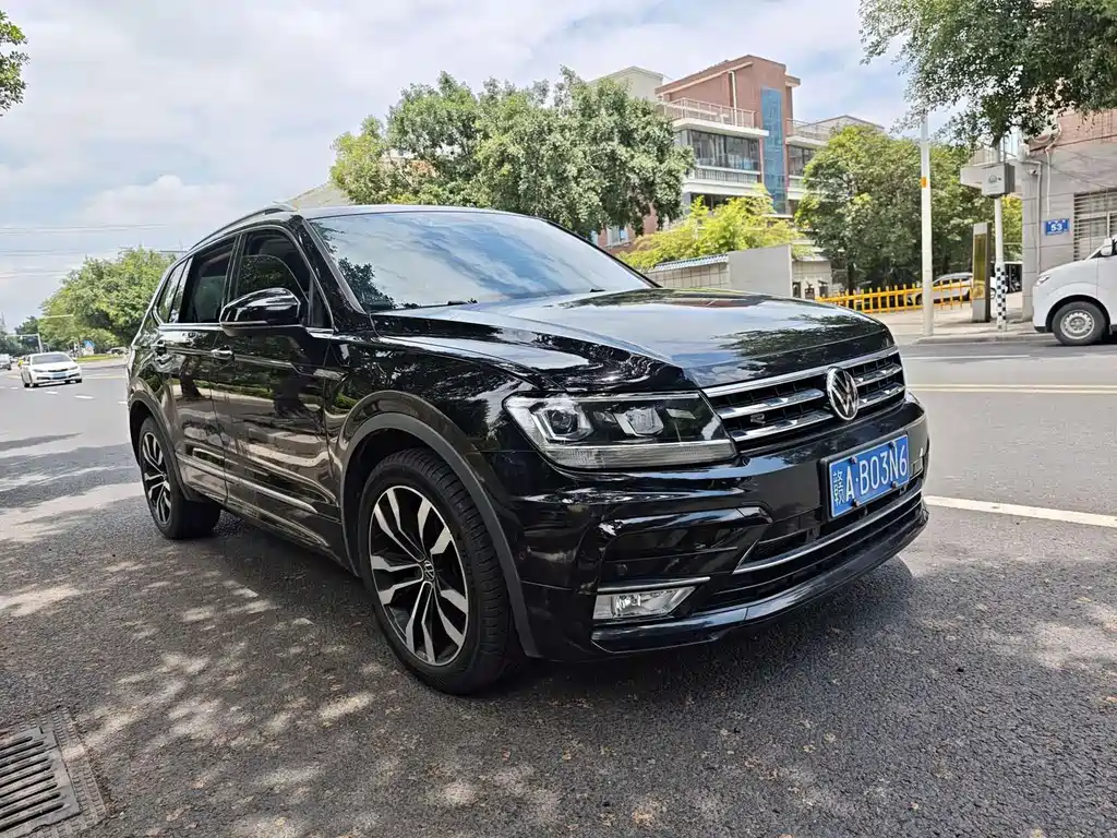 Volkswagen Tiguan L — фото 3