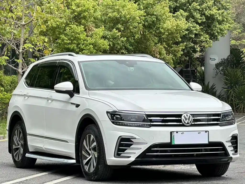 Volkswagen Tiguan L PHEV — фото 3