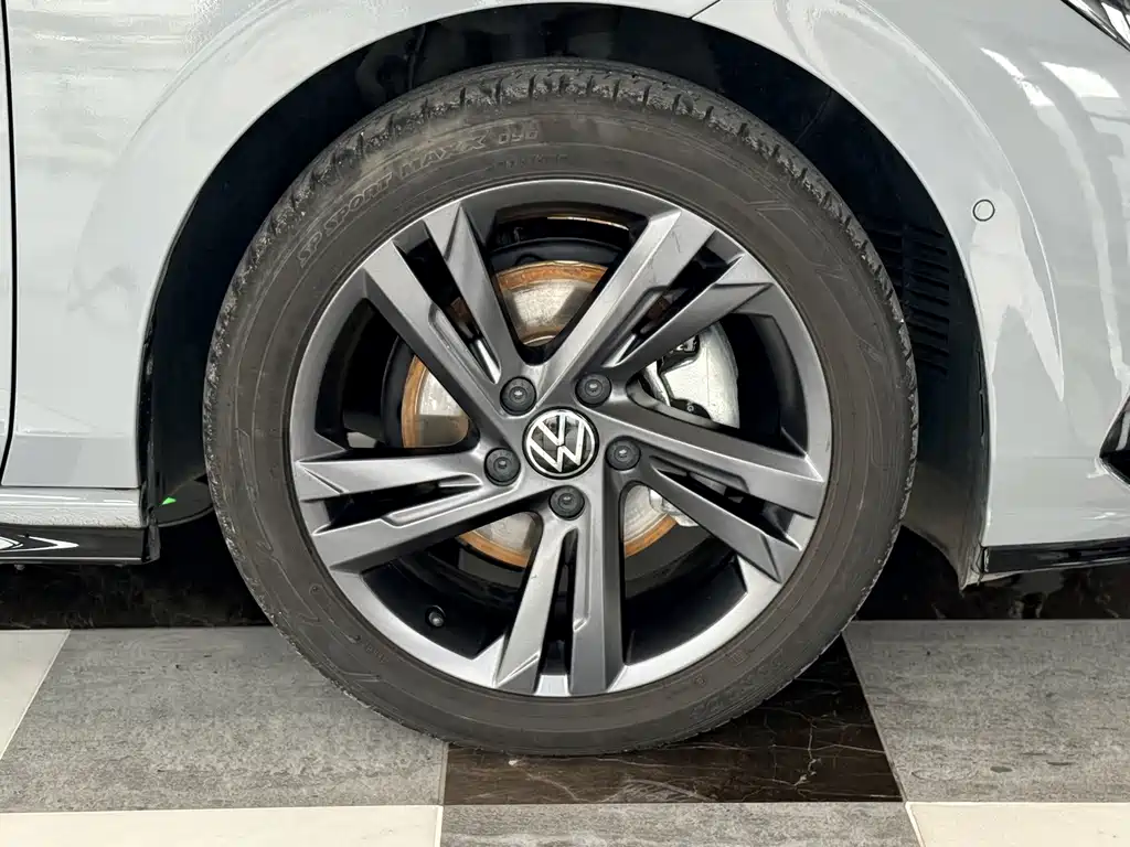 Volkswagen Golf — фото 10