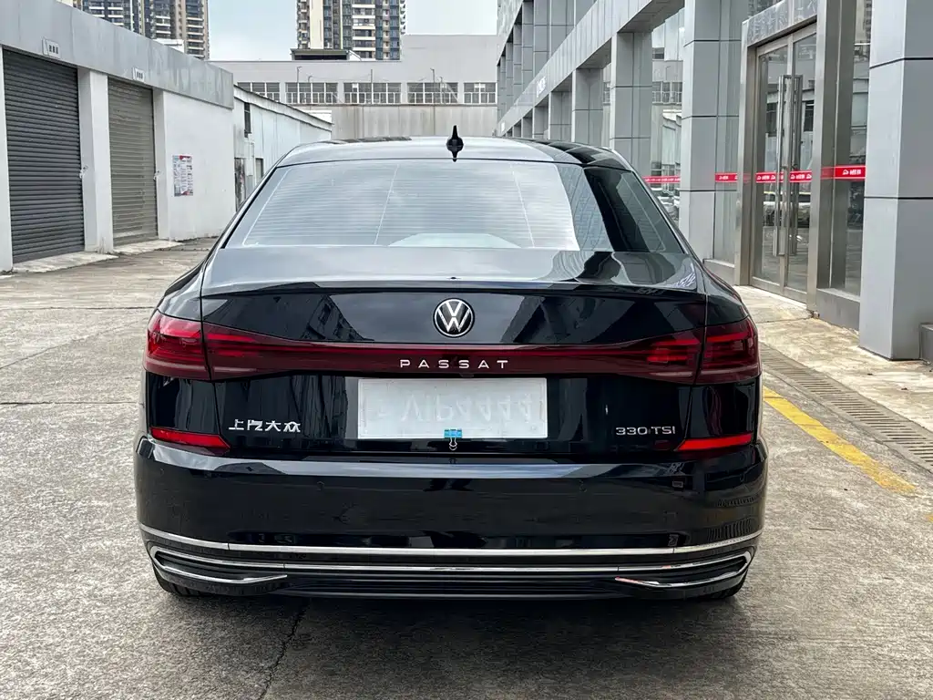 Volkswagen Passat — фото 6