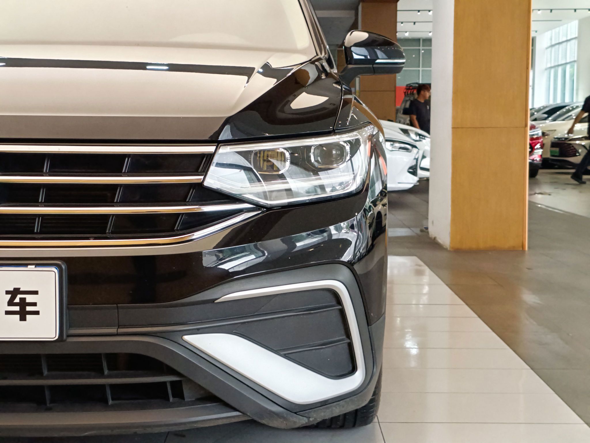 Volkswagen Tiguan L — фото 2