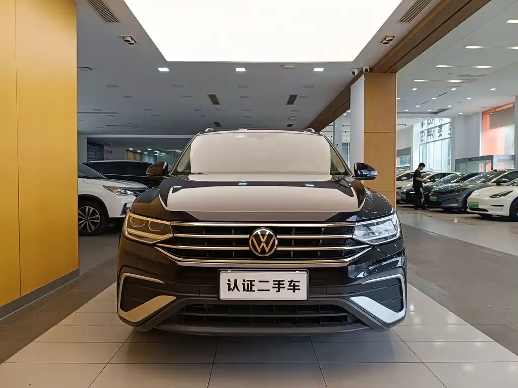 Volkswagen Tiguan L — фото 3