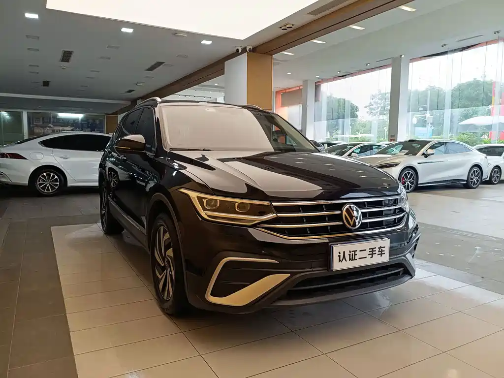 Volkswagen Tiguan L — фото 4
