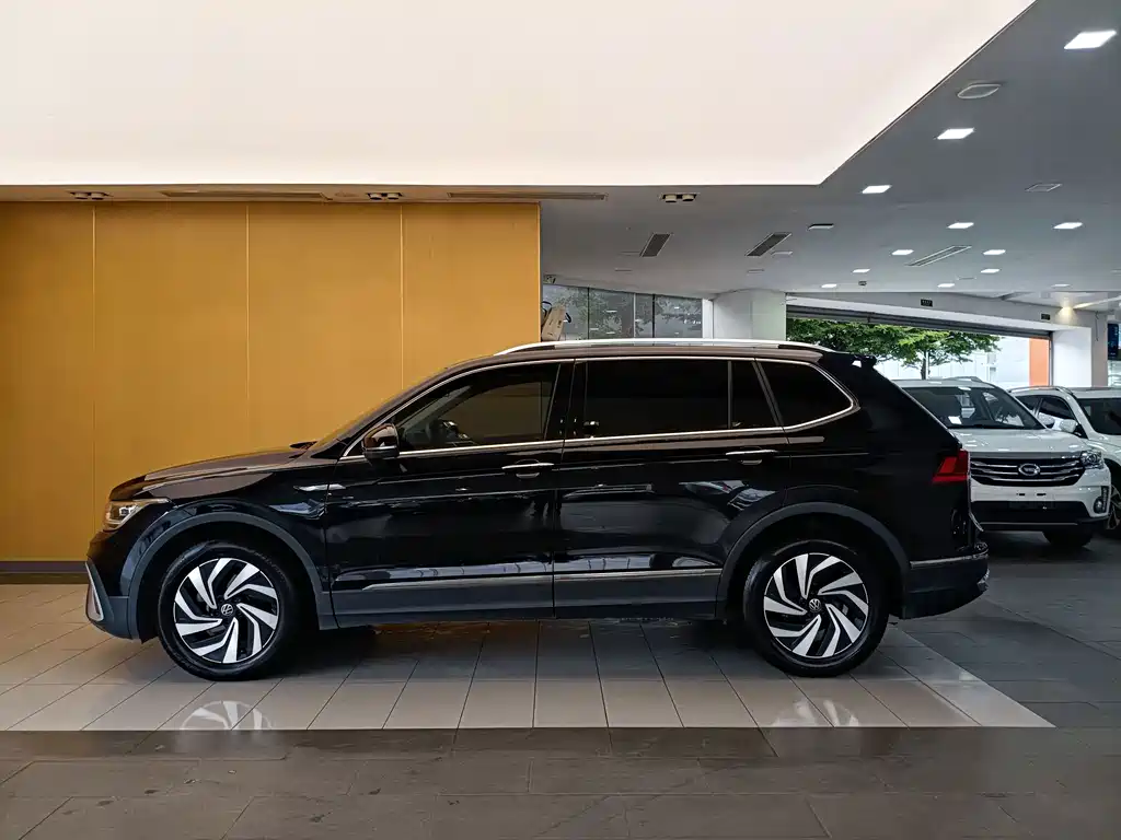 Volkswagen Tiguan L — фото 6
