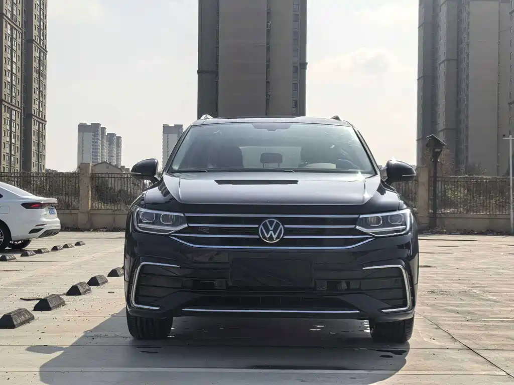 Volkswagen Tiguan L — фото 4