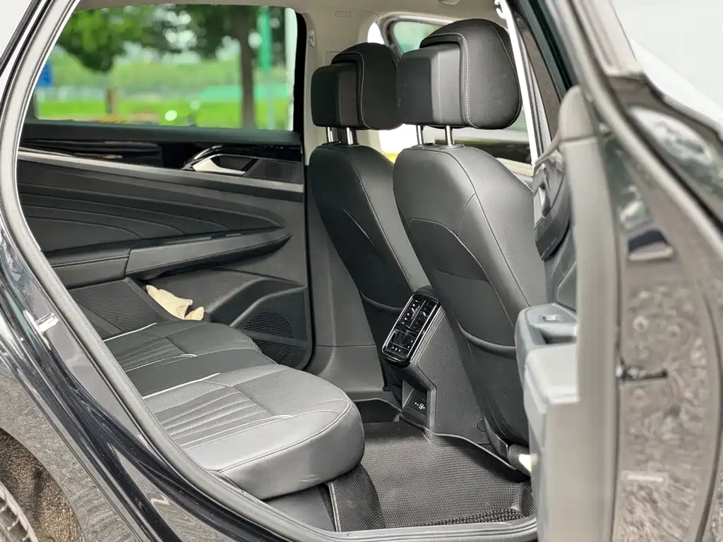 Volkswagen Passat — фото 11