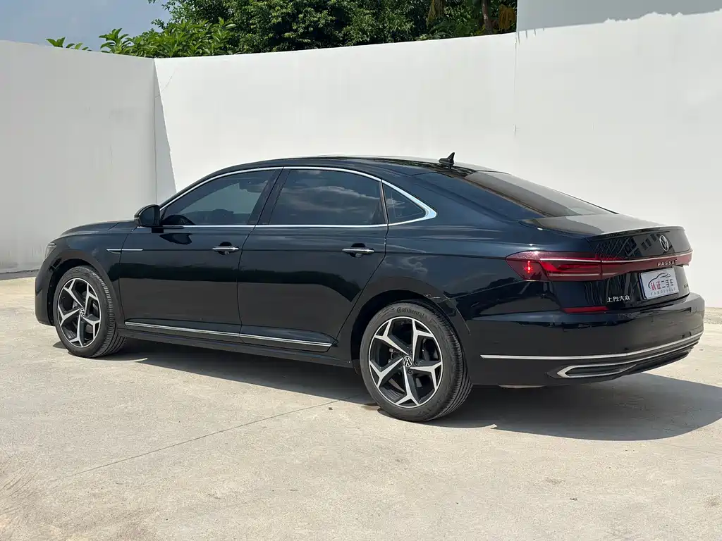 Volkswagen Passat — фото 19