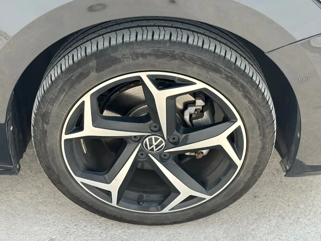 Volkswagen Passat — фото 21