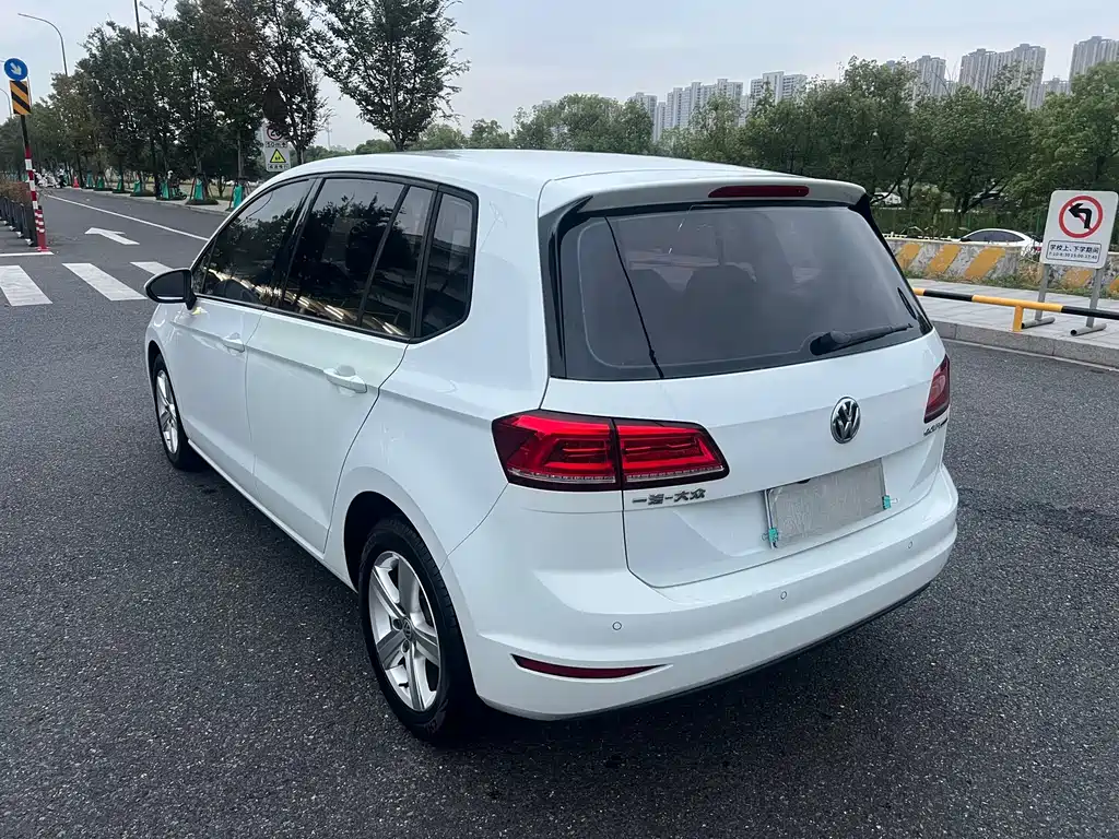 Volkswagen Golf Sportsvan — фото 3