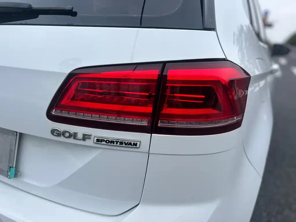 Volkswagen Golf Sportsvan — фото 10