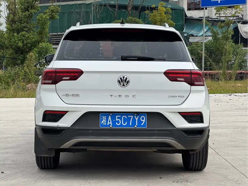 Volkswagen T-Roc — фото 10