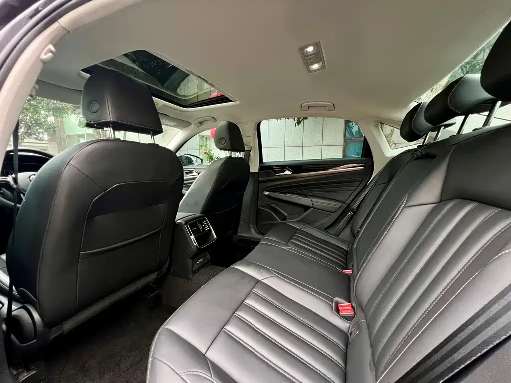 Volkswagen Passat — фото 14