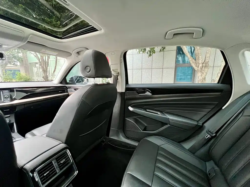 Volkswagen Passat — фото 19