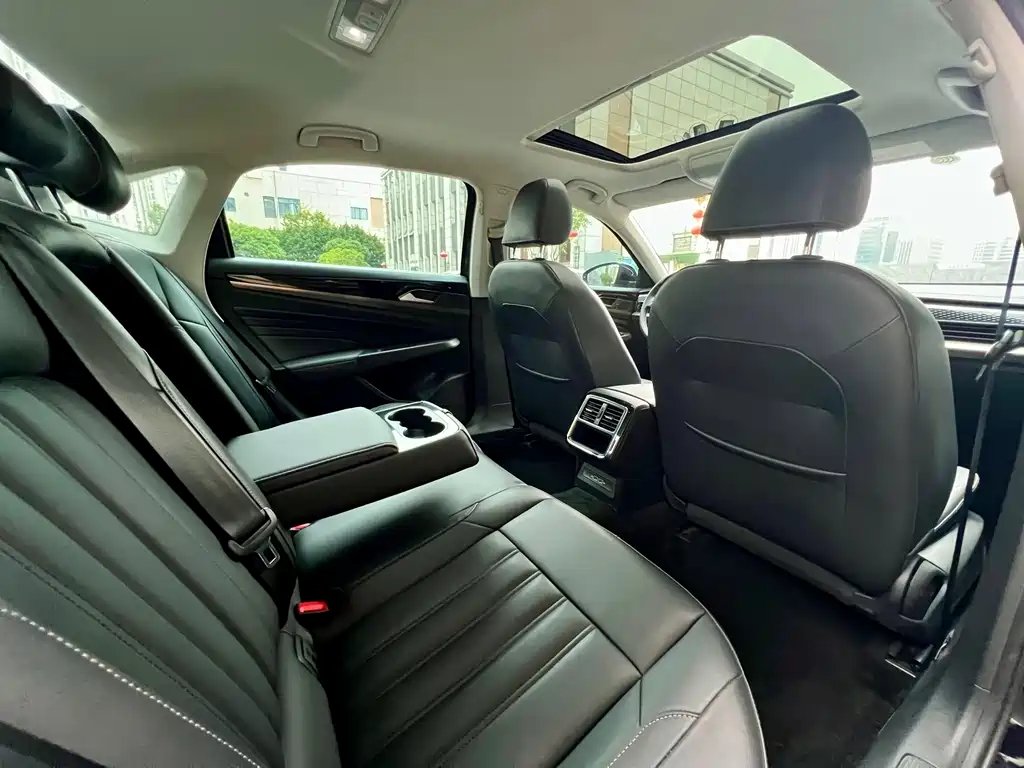 Volkswagen Passat — фото 22