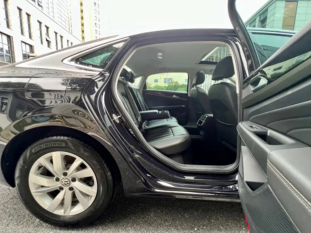 Volkswagen Passat — фото 23