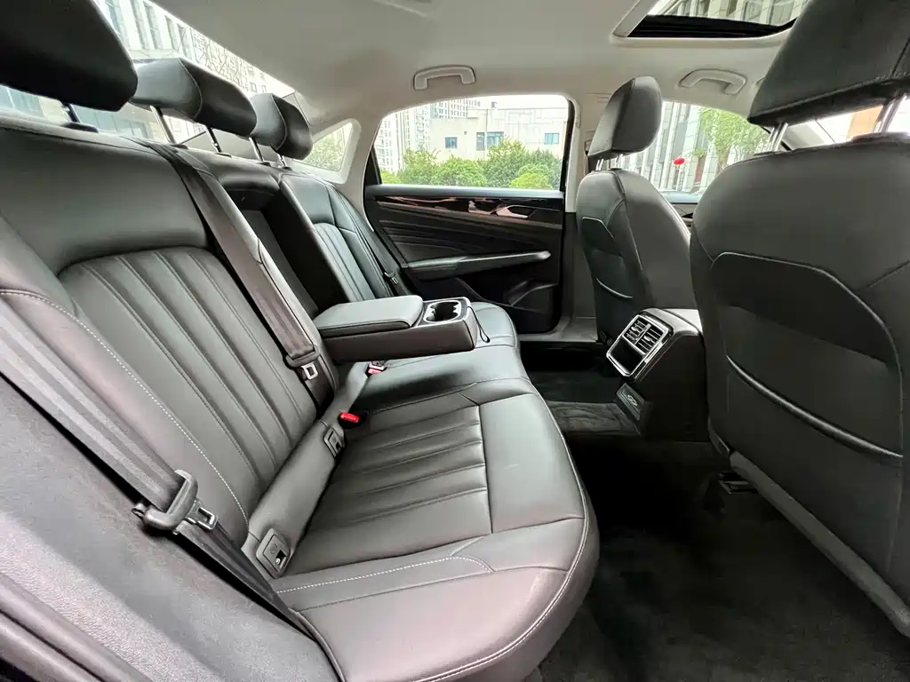 Volkswagen Passat — фото 24