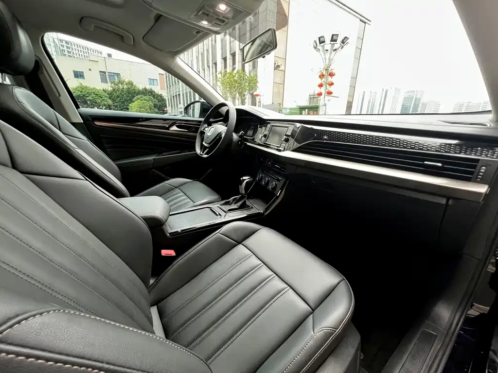 Volkswagen Passat — фото 25