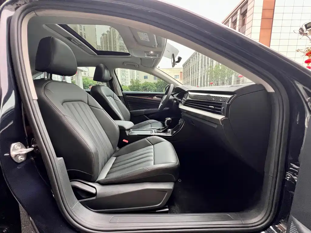 Volkswagen Passat — фото 26