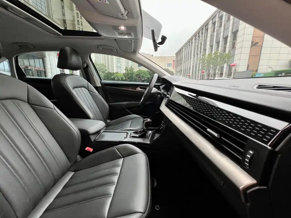 Volkswagen Passat — фото 27