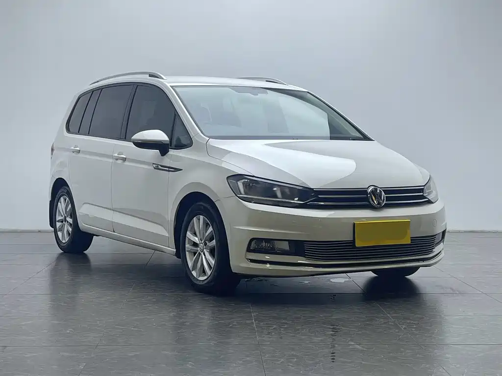 Volkswagen Touran — фото 21