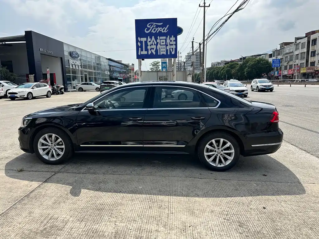 Volkswagen Passat — фото 4