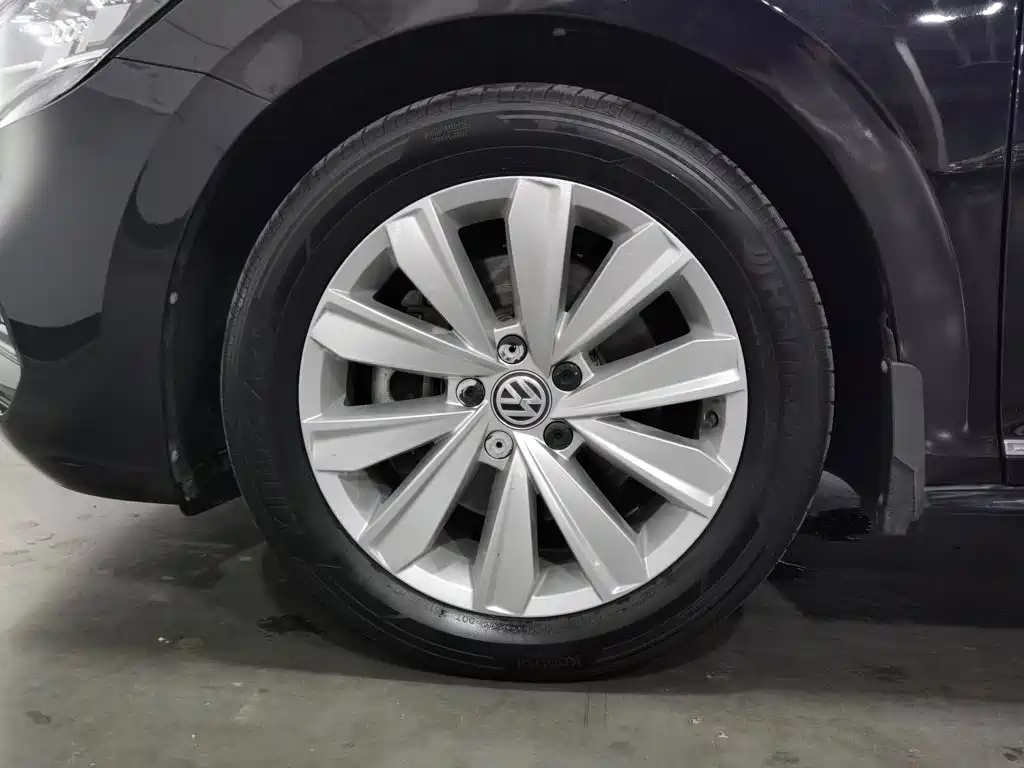Volkswagen Passat — фото 13