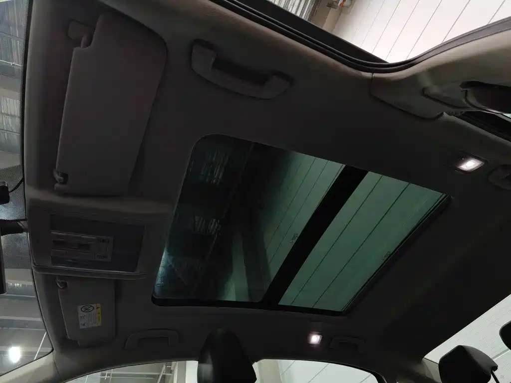 Volkswagen Passat — фото 21