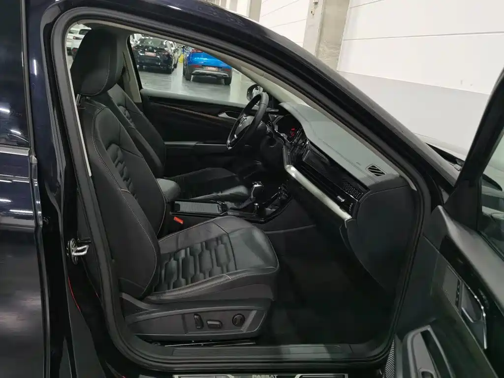 Volkswagen Passat — фото 22