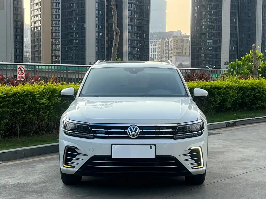 Volkswagen Tiguan L PHEV — фото 2