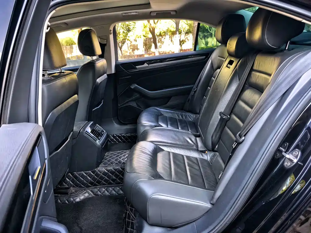 Volkswagen Phideon — фото 17