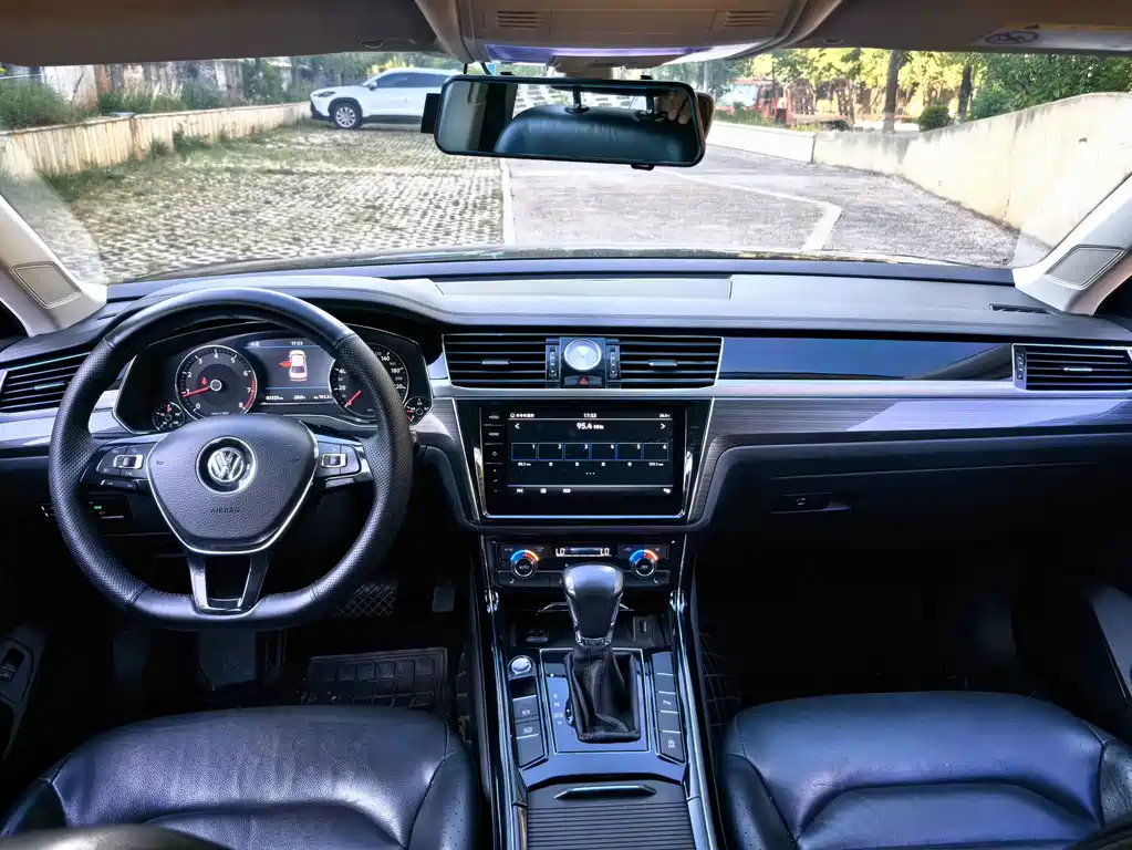 Volkswagen Phideon — фото 5