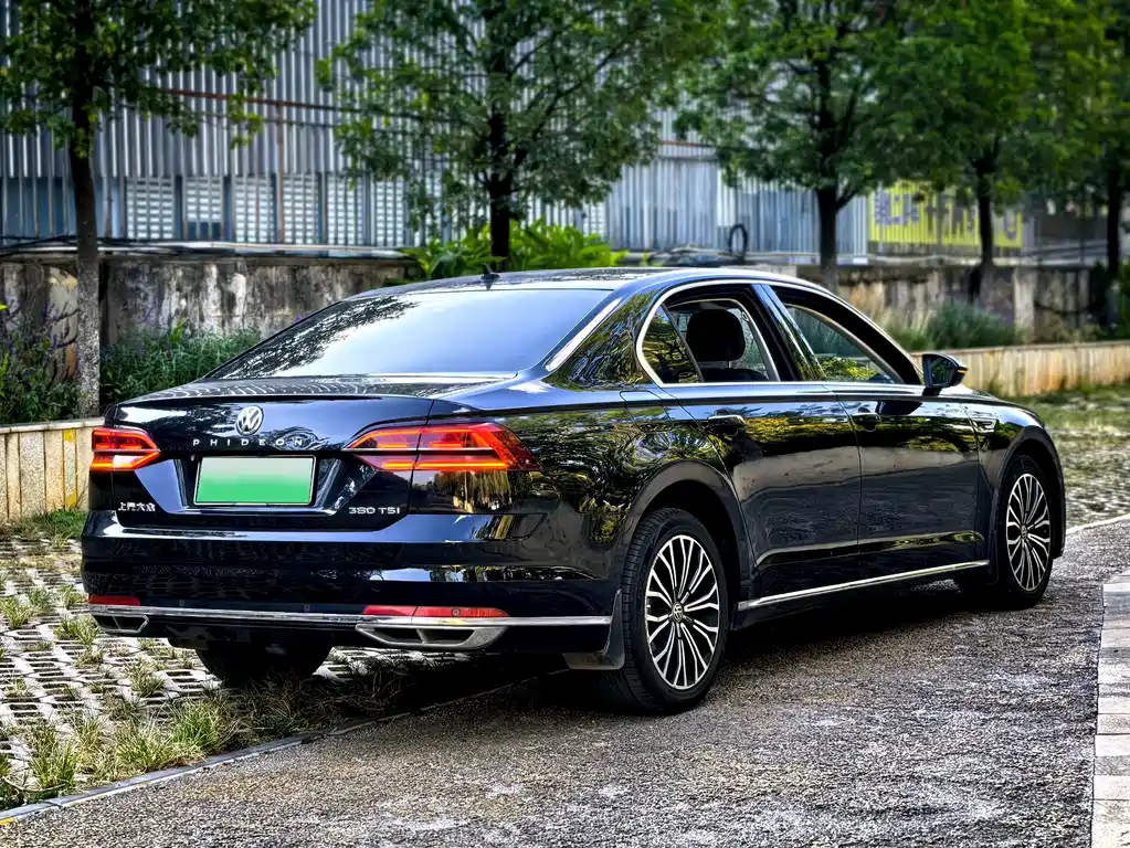 Volkswagen Phideon — фото 6