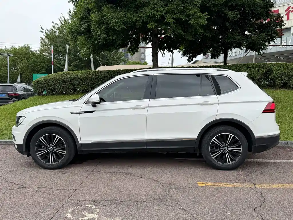Volkswagen Tiguan L — фото 3
