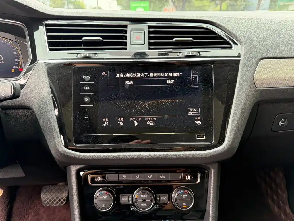 Volkswagen Tiguan L — фото 10