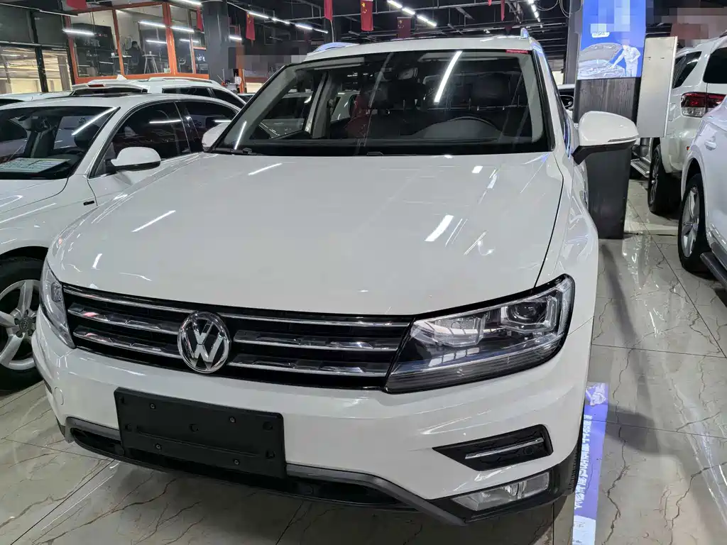 Volkswagen Tiguan L — фото 2