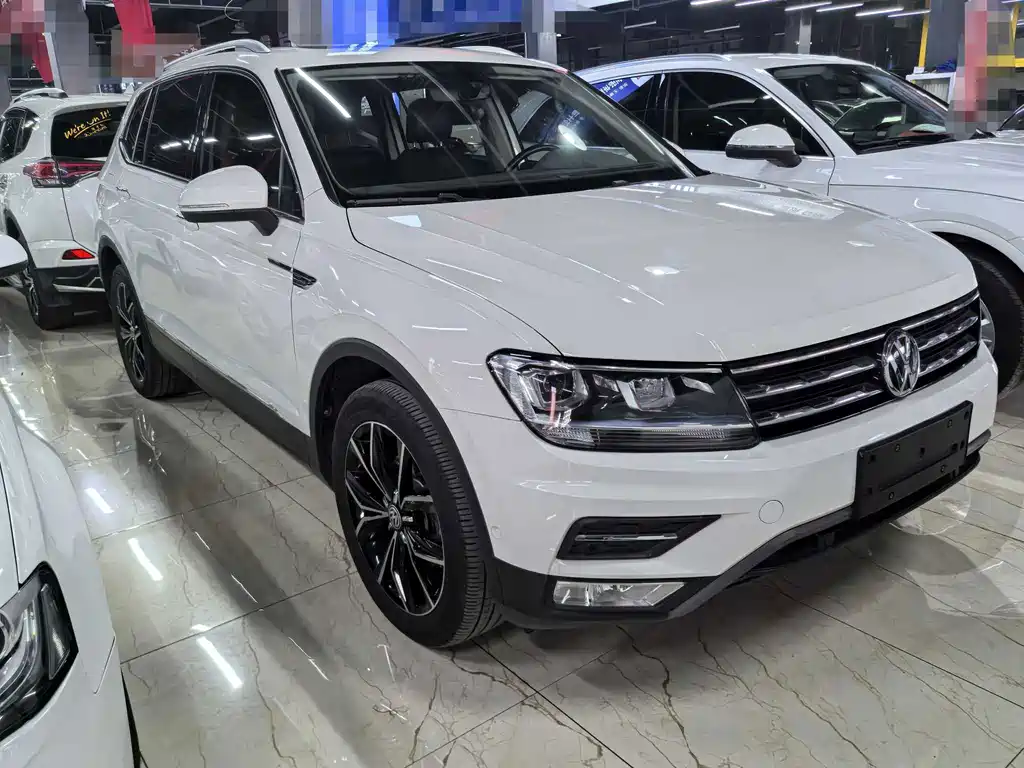 Volkswagen Tiguan L — фото 3