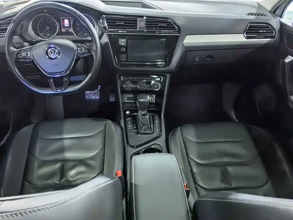 Volkswagen Tiguan L — фото 7