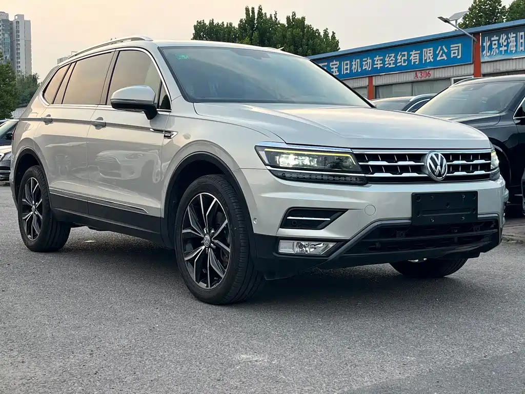 Volkswagen Tiguan L — фото 2