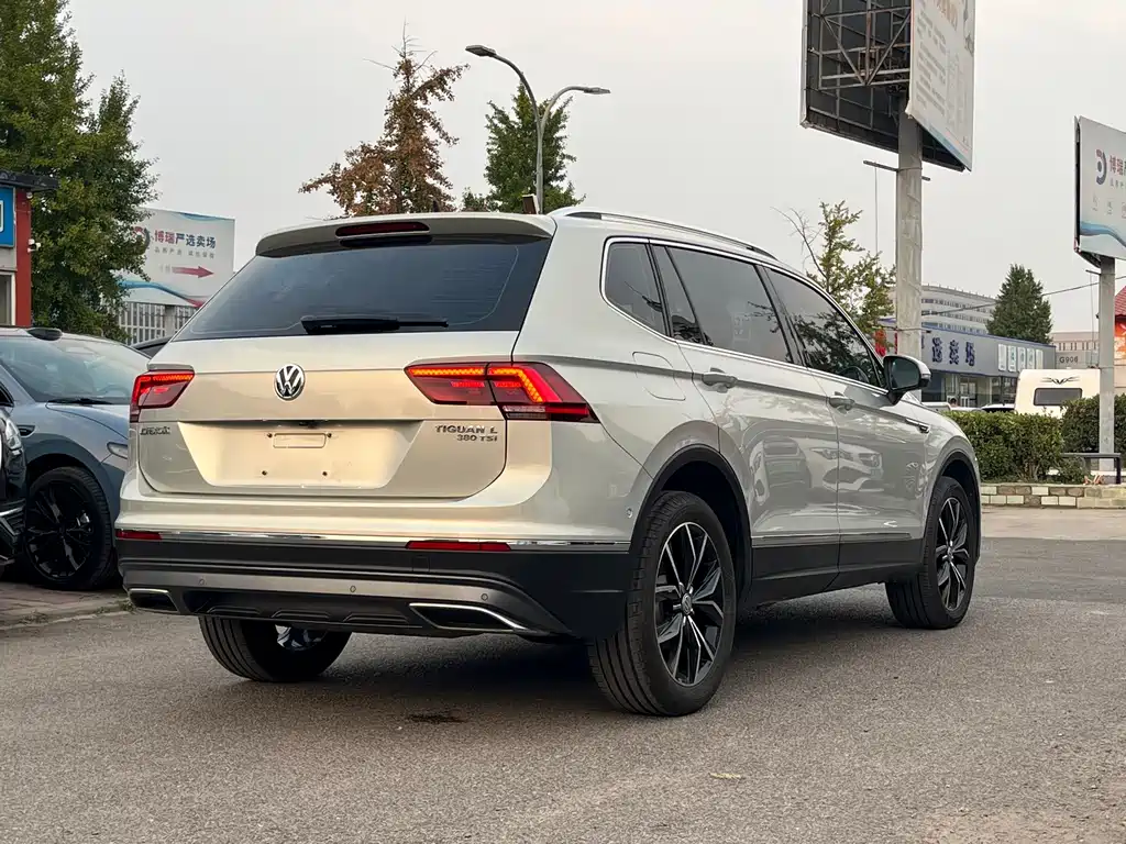 Volkswagen Tiguan L — фото 3