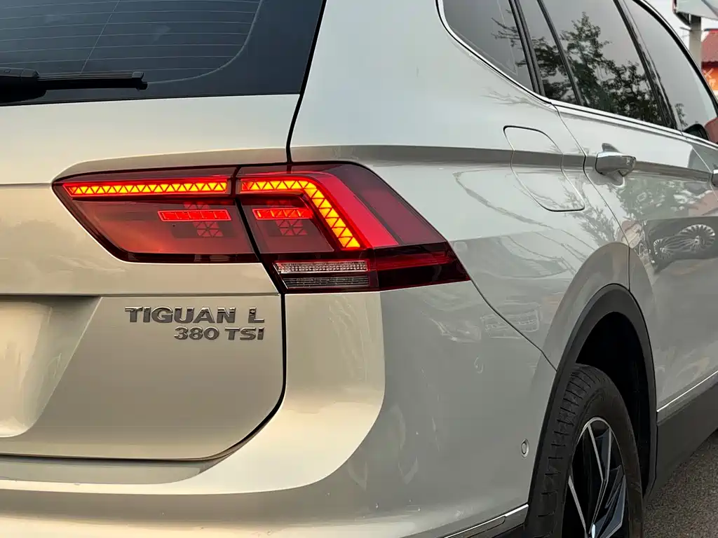 Volkswagen Tiguan L — фото 5