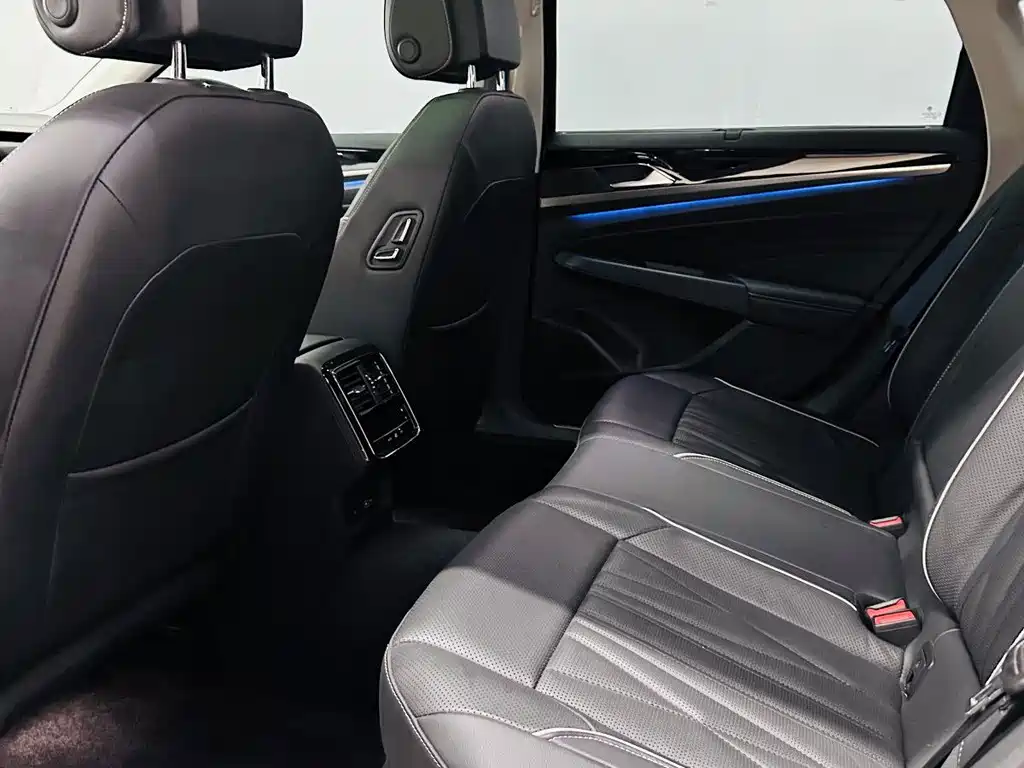 Volkswagen Passat — фото 6